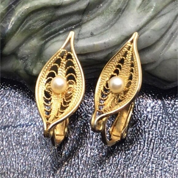 Vintage Sarah Coventry Gold-Tone Clip-On Earrings With Faux Pearl Accents - Picture 3 of 3